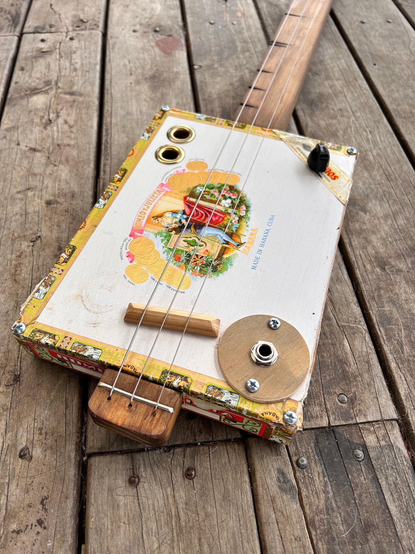 'Romeo' Fretless CBG with Pickup