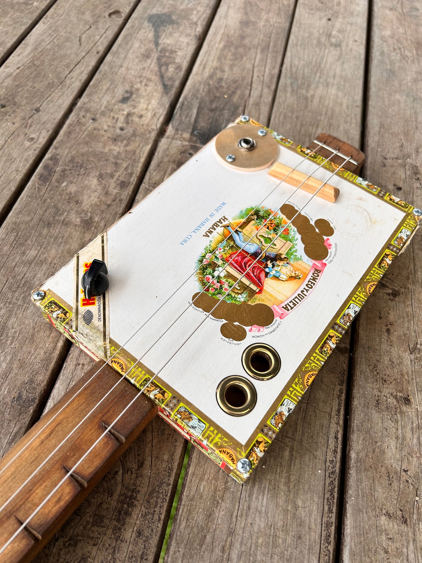 'Romeo' Fretless CBG with Pickup